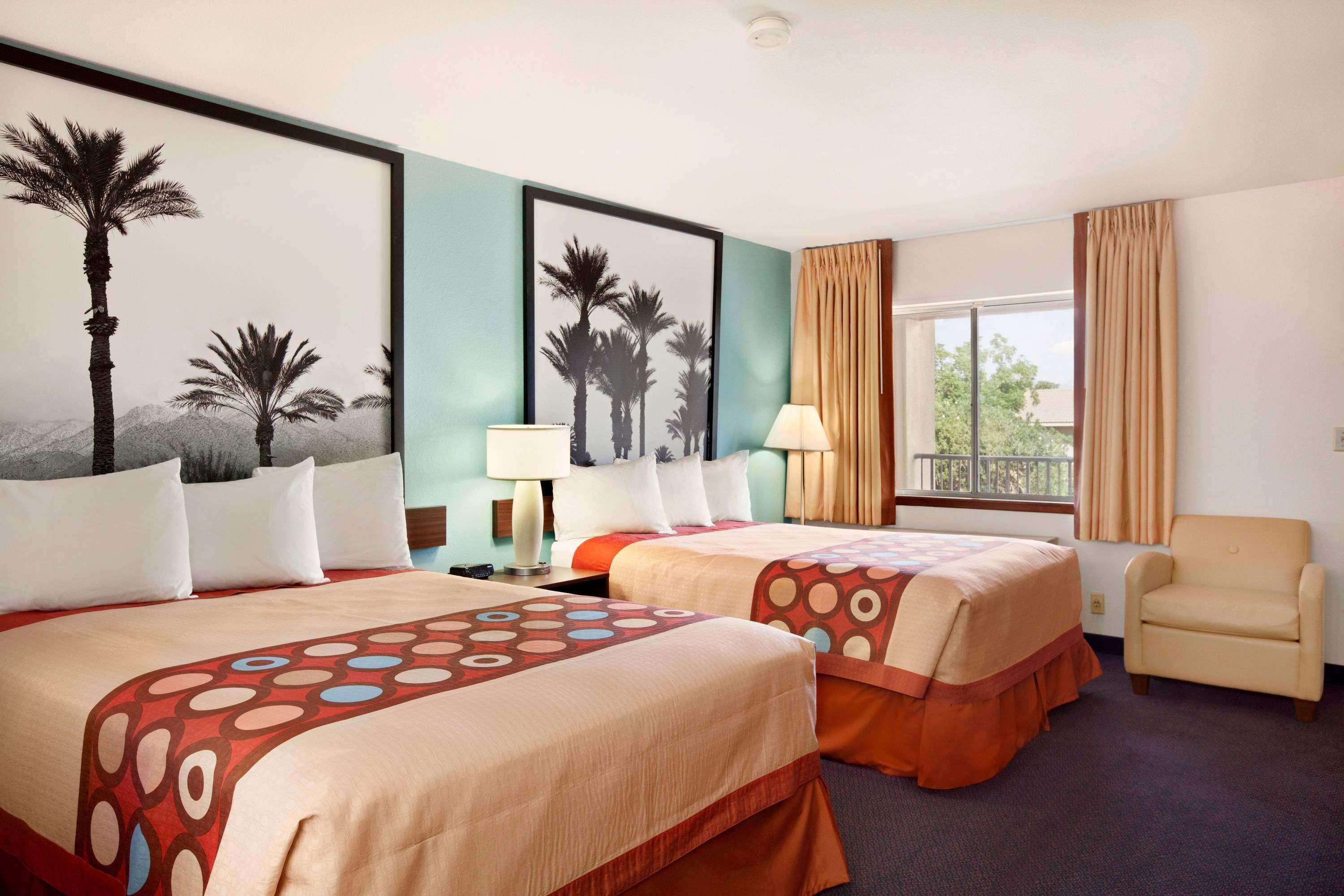 Hotel Super 8 By Wyndham Indio Exterior foto