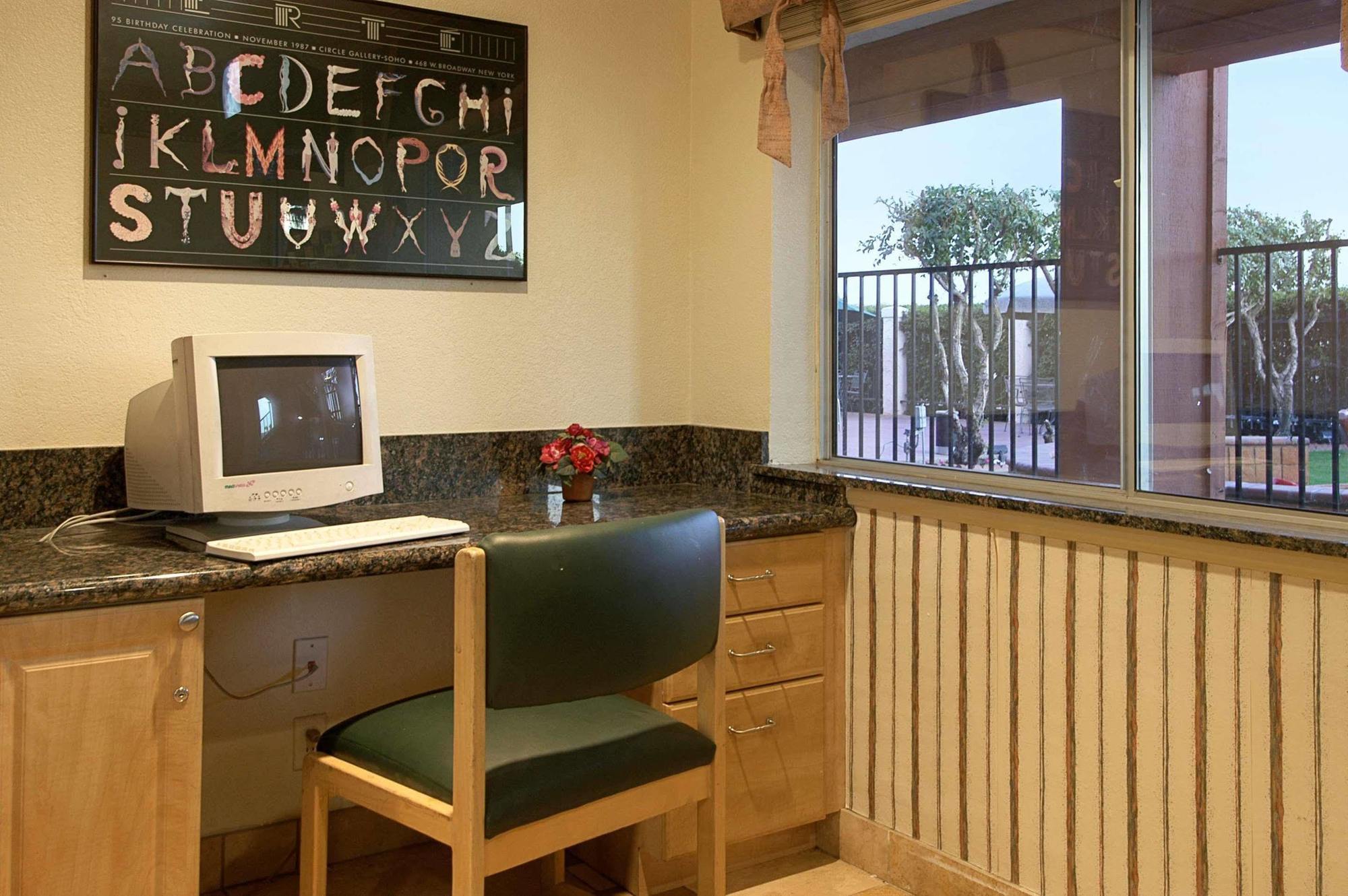 Hotel Super 8 By Wyndham Indio Exterior foto
